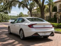Hyundai Sonata — lateral