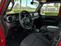 Jeep Gladiator — interior