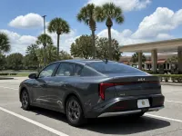 Kia K4 — lateral