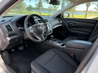 Nissan Altima — interior