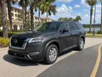 Nissan Pathfinder — frente