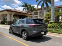 Nissan Pathfinder — lateral