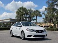 Nissan Sentra — frente
