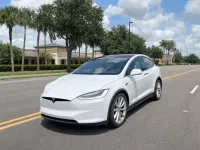 Tesla Model X — frente