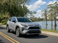 Toyota RAV4 — frente