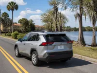Toyota RAV4 — lateral