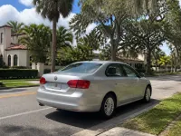 Volkswagen Jetta — lateral