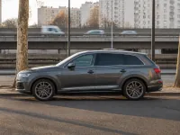 Audi Q7 — side