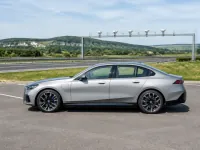 BMW i5 — الجانب