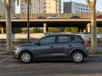 Dacia Sandero — сбоку