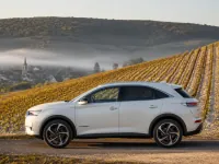 DS 7 Crossback — seitlich