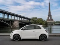 Fiat 500e — side