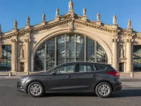 Ford Focus — الجانب