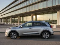Kia Niro — side