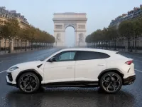 Lamborghini Urus — side