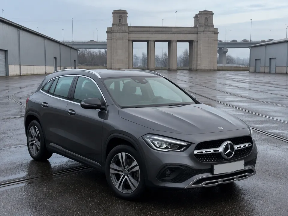 Mercedes-Benz GLA — car rental in Paris