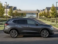 Nissan X-Trail — 侧面