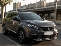 Peugeot 5008 — спереди