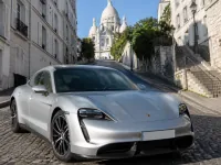 Porsche Taycan — vorn