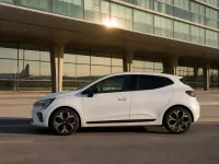 Renault Clio E-Tech Hybrid — side