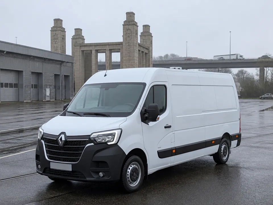 Renault Master — car rental in Paris