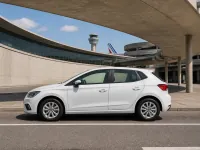 Seat Ibiza — 侧面