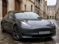 Tesla Model 3 — vorn