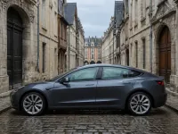 Tesla Model 3 — seitlich