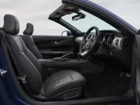 Ford Mustang Convertible — салон