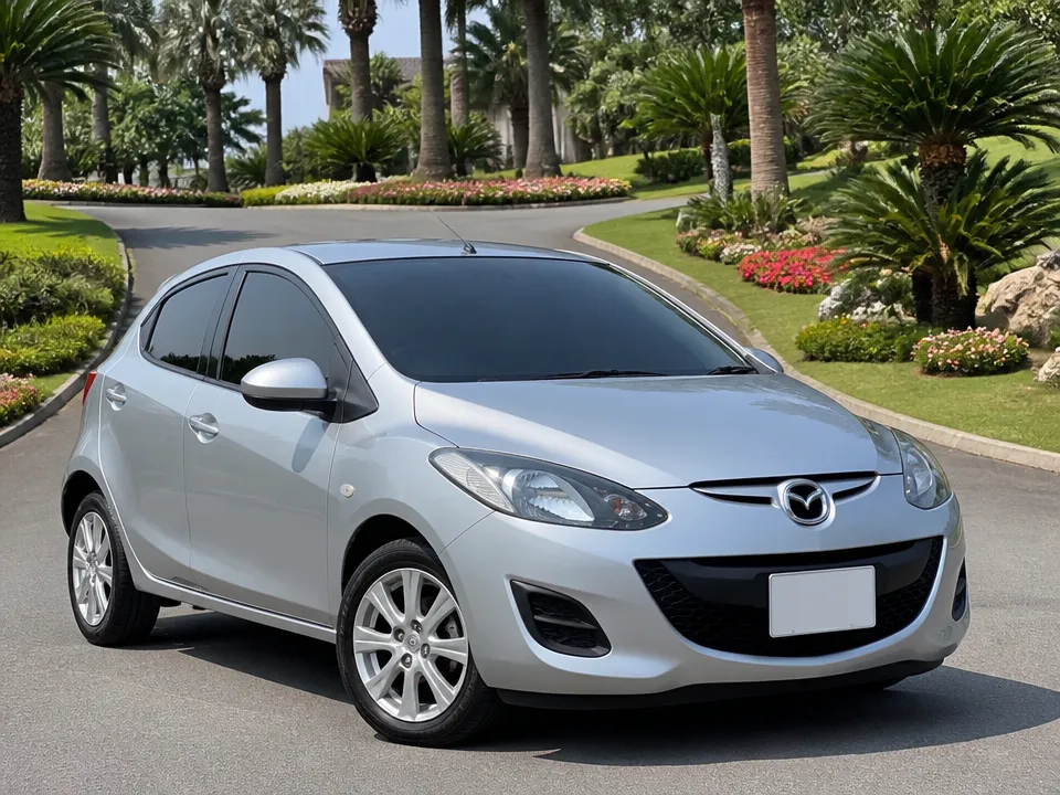 Mazda 2 Hatchback — รถเช่าพัทยา