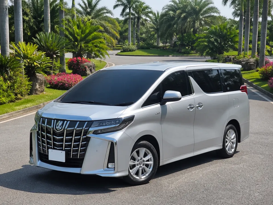 Toyota Alphard — รถเช่าพัทยา