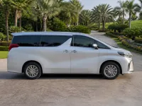 Toyota Alphard — पार्श्व