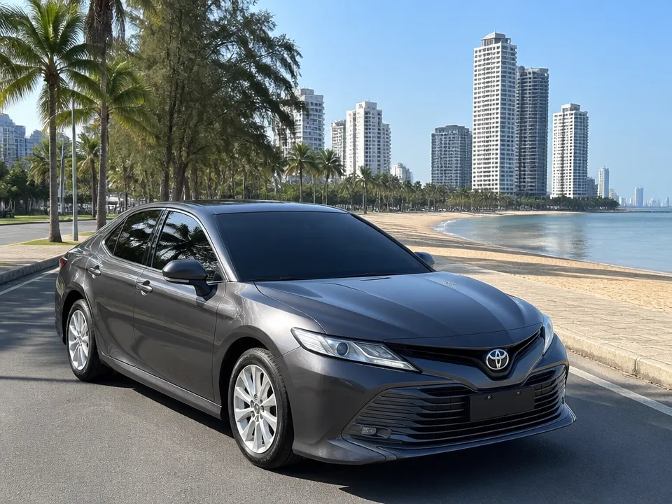Toyota Camry — รถเช่าพัทยา