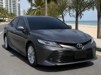 Toyota Camry — спереди