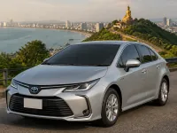 Toyota Corolla Altis Hybrid — सामने