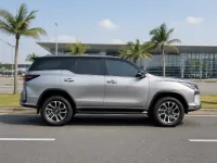 Toyota Fortuner Legender — сбоку