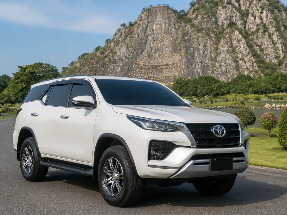 Toyota Fortuner — รถเช่าพัทยา