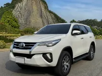Toyota Fortuner — спереди