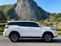 Toyota Fortuner — сбоку