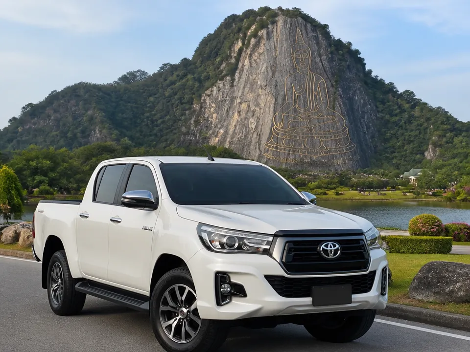 Toyota Hilux Revo — รถเช่าพัทยา