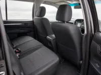 Toyota Hilux Revo — 内饰