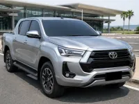 Toyota Hilux Travo — सामने