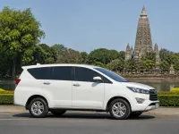 Toyota Innova Crysta — side