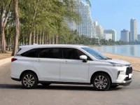 Toyota Veloz — 측면
