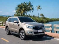 Ford Everest — 正面