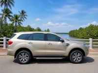 Ford Everest — 侧面