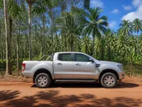Ford Ranger XLT — 측면