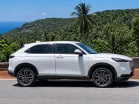 Honda HR-V e:HEV — 侧面