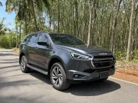 Isuzu MU-X 3.0 4x4 — спереди