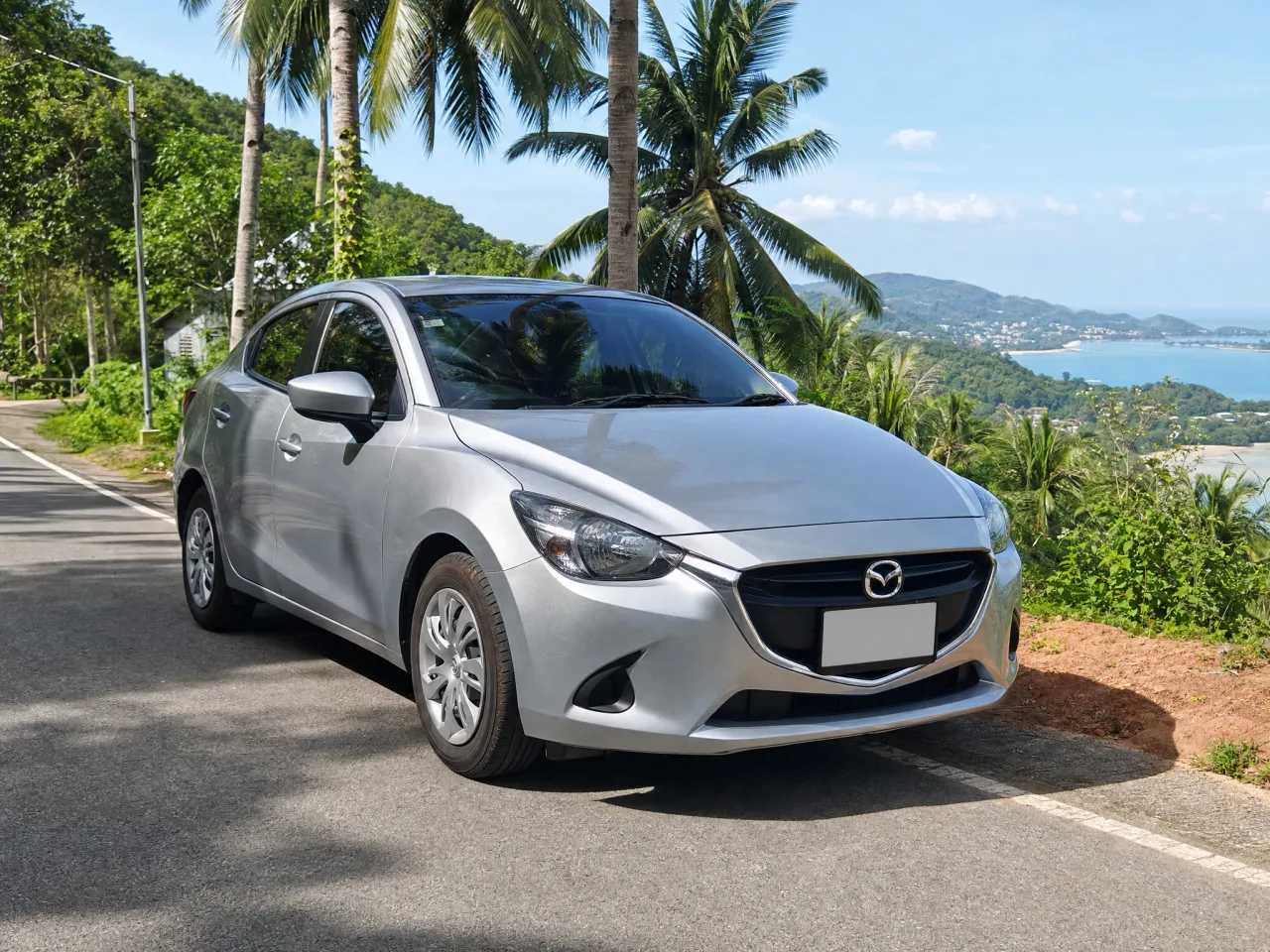 Mazda 2 — спереди